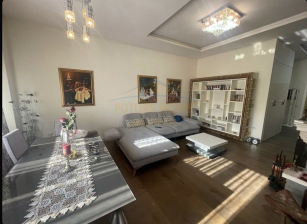 Tirane, jepet me qera apartament 3+1 Kati 7, 125 m² 900 € (Liqeni i Thatë)