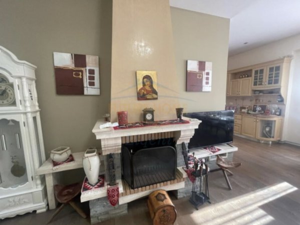 Tirane, jepet me qera apartament 3+1 Kati 7, 125 m² 900 € (Liqeni i Thatë)