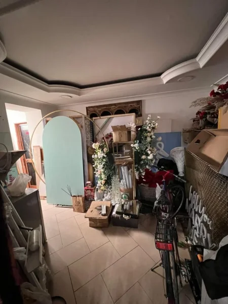 Tirane, jepet me qera dyqan Kati 0, 65 m² 950 € (Bulevardi Bajram Curri)