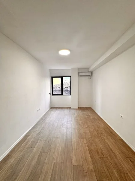 Tirane, jepet me qera zyre Kati 2, 78 m² 550 € (PAZARI I RI)