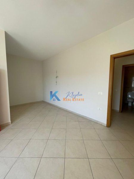 Tirane, jap me qera zyre Kati 3, 110 m² 800 € (Rruga e Kavajes)