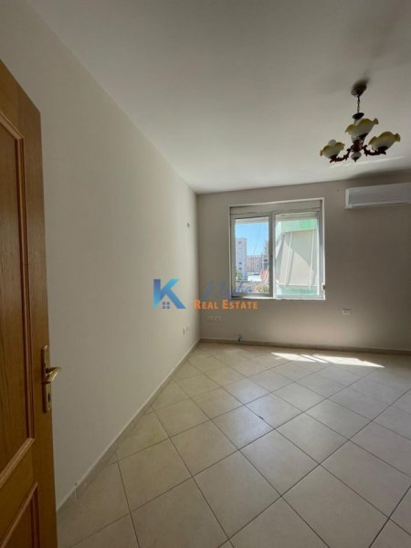 Tirane, jap me qera zyre Kati 3, 110 m² 800 € (Rruga e Kavajes)