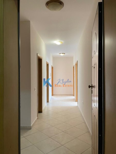 Tirane, jap me qera zyre Kati 3, 110 m² 800 € (Rruga e Kavajes, afer Kishes Katolike)