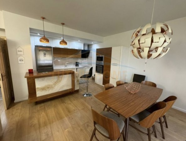Tirane, jepet me qera apartament 3+1+Ballkon Kati 9, 166 m² 1.100 € (Kompleksi Halili,Rruga e Dibres)