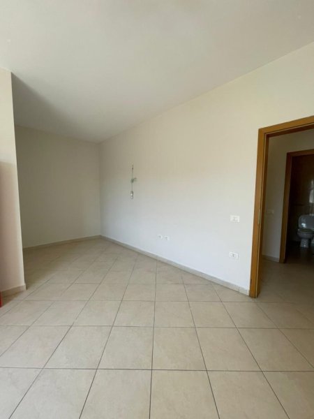Tirane, jepet me qera apartament 2+1 Kati 3, 115 m² 800 € (Rruga e Kavajes)