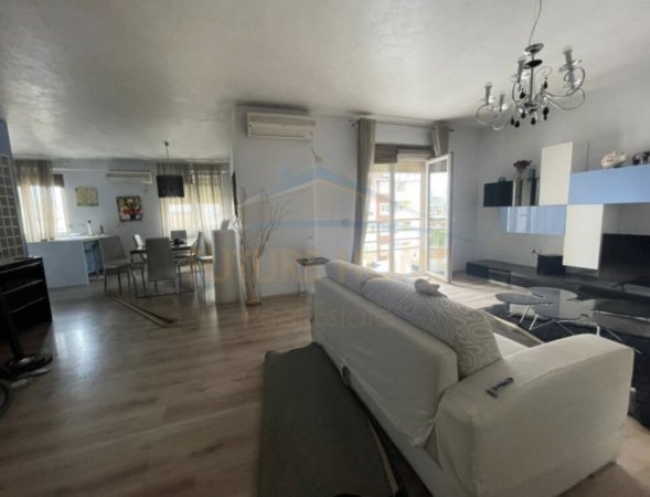 Tirane, jepet me qera apartament 2+1 Kati 3, 150 m² 800 € (Rruga e Barrikadave)