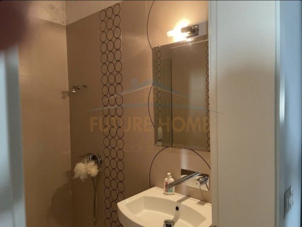 Tirane, jepet me qera apartament 2+1 Kati 3, 150 m² 800 € (Rruga e Barrikadave)