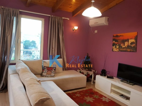 Tirane, jap me qera apartament 1+1+Ballkon Kati 5, 60 m² 550 € (Qender, te Shallvaret)