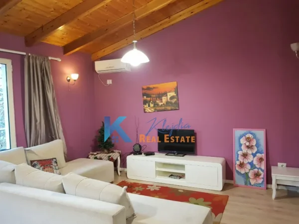 Tirane, jap me qera apartament 1+1+Ballkon Kati 5, 60 m² 550 € (Qender, te Shallvaret)