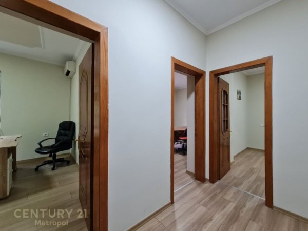 Tirane, jepet me qera zyre Kati 2, 60 m² 600 € (Myslym Shyri)
