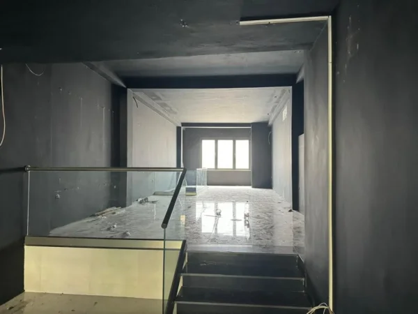 Tirane, jepet me qera dyqan Kati 0, 260 m² 7.000 € (bllok)