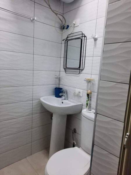 Tirane, jepet me qera garsoniere Kati 1, 42 m² 29.000 leke(Parku Globe)