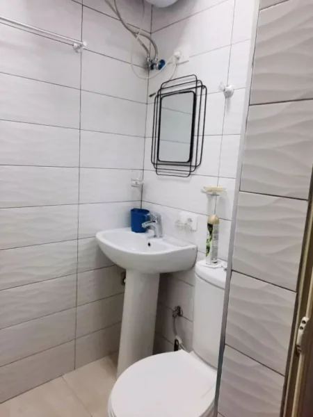 Tirane, jepet me qera garsonier Kati 1, 29.000 € (Ish parku autobuzave prane Globe)
