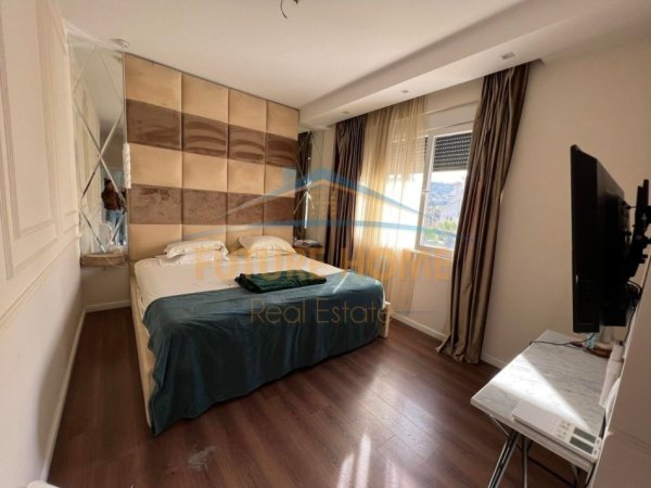 Tirane, jepet me qera Vile 3+1+Ballkon Kati 2, 541 m² 3.300 € (Xhaferr Shaba)