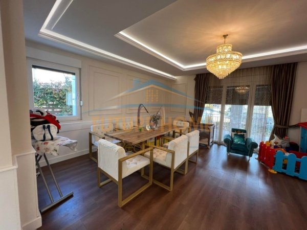 Tirane, jepet me qera Vile 3+1+Ballkon Kati 2, 541 m² 3.300 € (Xhaferr Shaba)
