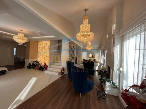 Tirane, jepet me qera Vile 3+1+Ballkon Kati 2, 541 m² 3.300 € (Xhaferr Shaba)