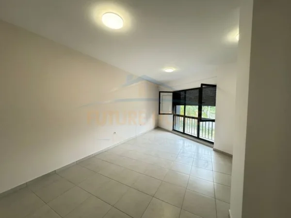 Tirane,  apartament 2+1 Kati 1, 94 m² (UNAZA E RE)