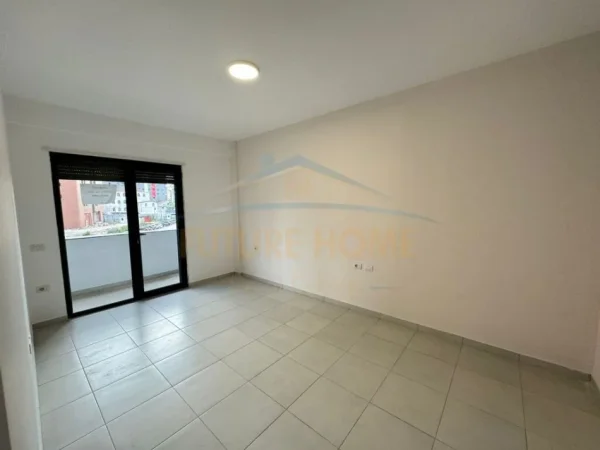 Tirane,  apartament 2+1 Kati 1, 94 m² (UNAZA E RE)