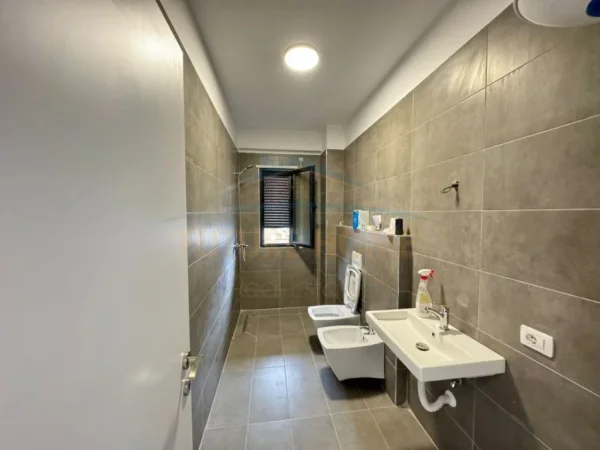 Tirane,  apartament 2+1 Kati 1, 94 m² (UNAZA E RE)