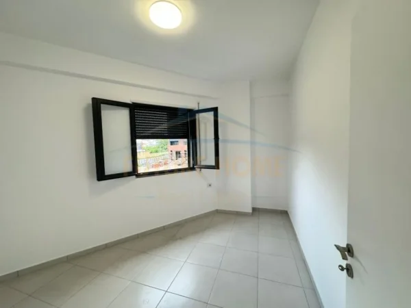 Tirane,  apartament 2+1 Kati 1, 94 m² (UNAZA E RE)