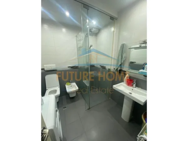 Tirane, jepet me qera apartament 2+1 Kati 5, 118 m² 1.000 € (Tirane, Qender)