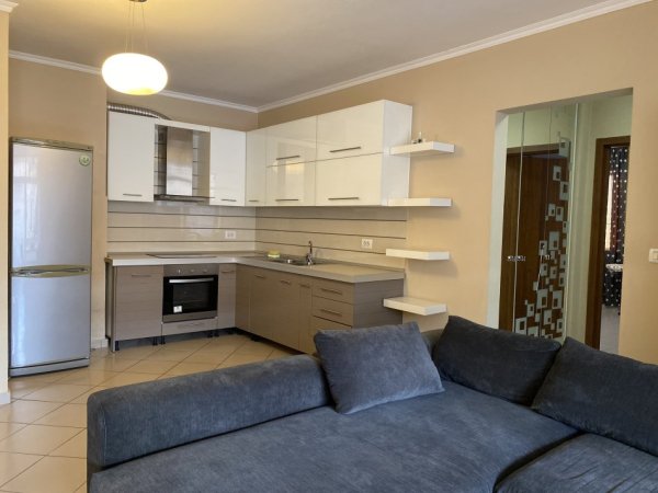 Tirane, jap me qera apartament 2+1+Ballkon Kati 8, 105 m² 600 € (Medar Shtylla)