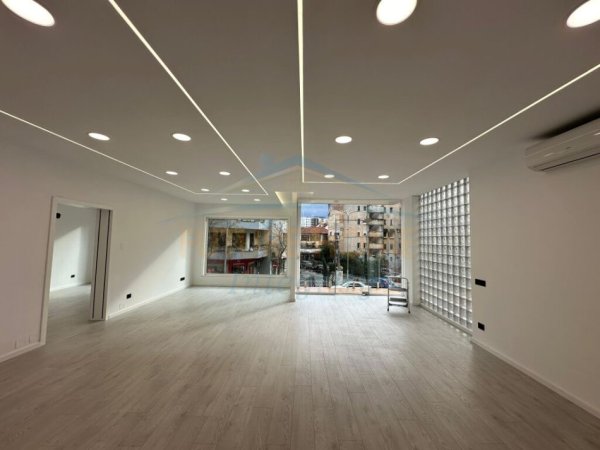 Tirane, jepet me qera ambjent biznesi Kati 2, 90 m² 1.000 € (Shkolla e Baletit)