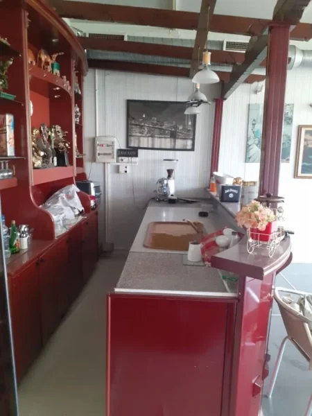 Tirane, jepet me qera Kati 0, 450 m² 1.400 € (Yzberisht)