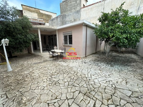 Vlore, shitet shtepi 2+1 Kati 1, 184 m² 170,000 € (Rruga Drashovica)