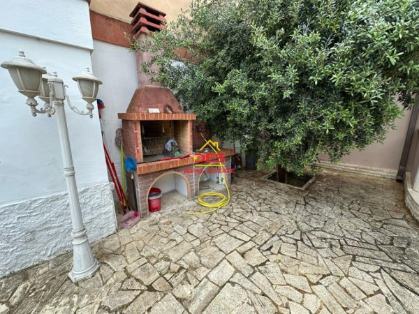 Vlore, shitet shtepi 2+1 Kati 1, 184 m² 170,000 € (Rruga Drashovica)