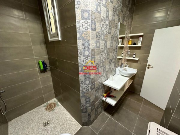 Vlore, shitet shtepi 2+1 Kati 1, 184 m² 170,000 € (Rruga Drashovica)