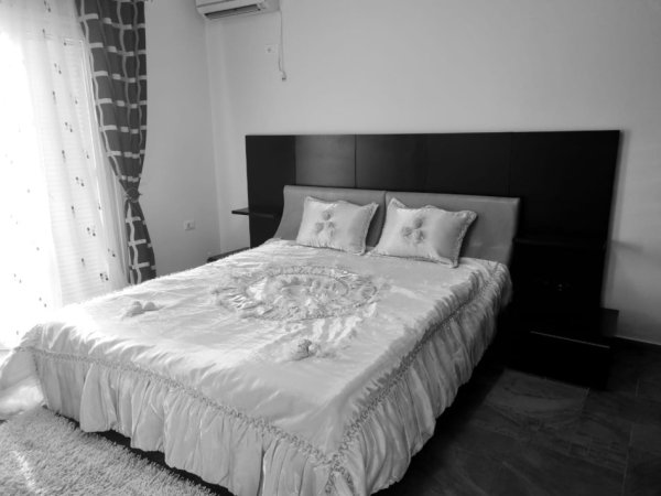 Tirane, jepet me qera apartament 2+1+Ballkon Kati 3, 102 m² 600 € (Ekonomiku)