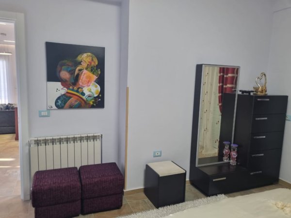 Tirane, jepet me qera apartament 2+1+Ballkon Kati 3, 102 m² 600 € (Ekonomiku)