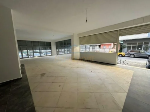 Vlore, jepet me qera ambjent biznesi Kati 0, 500 m² 3.000 € (Lungomare, Vlore)