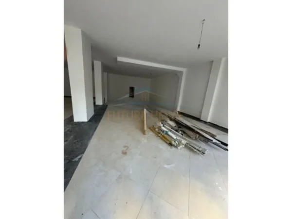Vlore, jepet me qera ambjent biznesi Kati 0, 500 m² 3.000 € (Lungomare, Vlore)