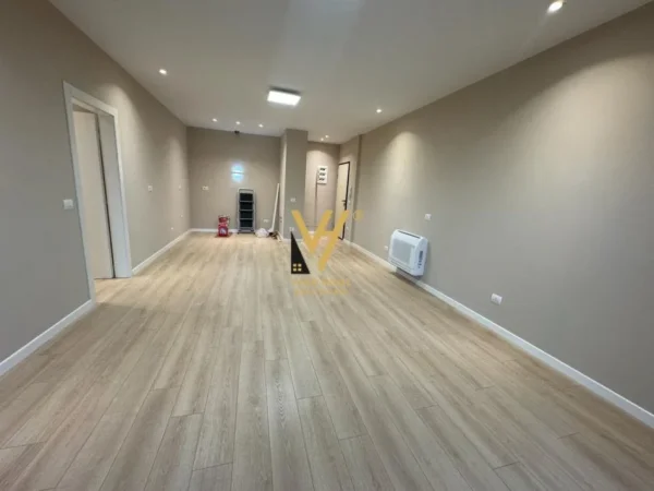 Tirane, jepet me qera zyre Kati 10, 165 m² 1.400 € (RRUGA E KAVAJES)