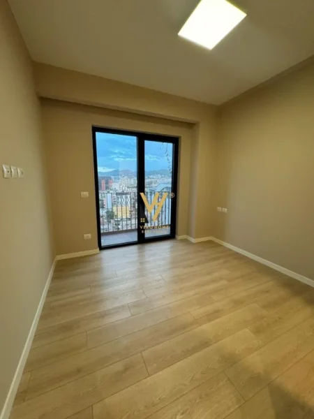 Tirane, jepet me qera zyre Kati 10, 165 m² 1.400 € (RRUGA E KAVAJES)