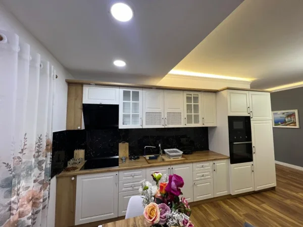 Tirane, jepet me qera apartament 1+1+Ballkon Kati 4, 70 m² 700 € (margarita tutulani)