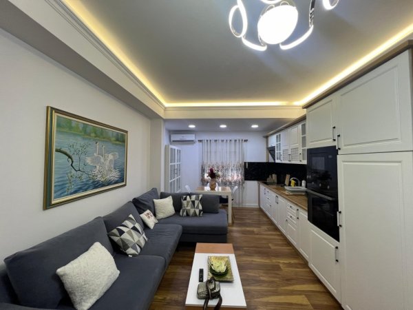 Tirane, jepet me qera apartament 1+1+Ballkon Kati 4, 70 m² 700 € (margarita tutulani)