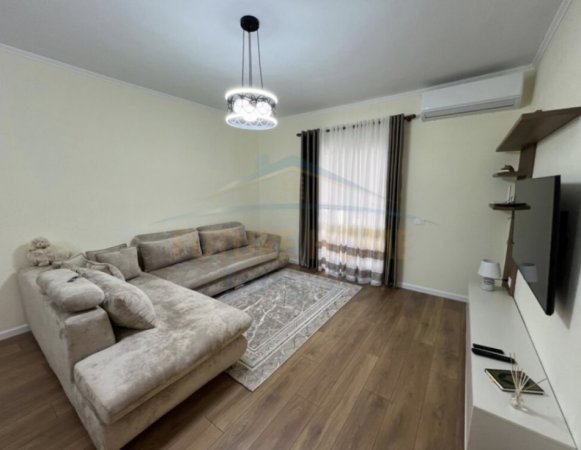 Tirane, shitet apartament 1+1+Ballkon Kati 4, 79 m² 120.000 € (Brryli)