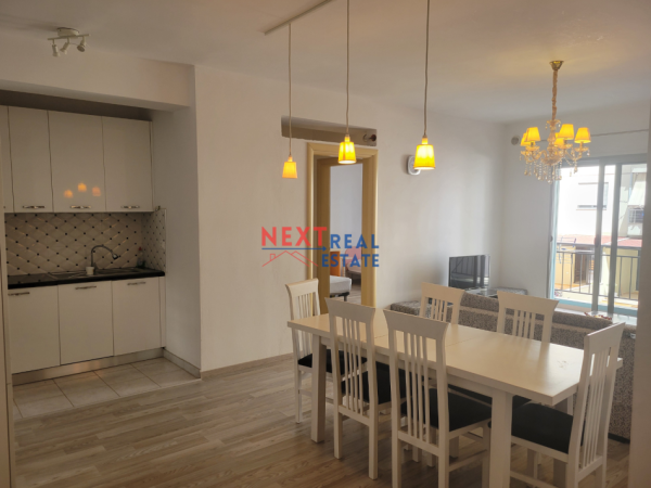 Vlore, jepet me qera apartament 2+1+Ballkon , 400 € 