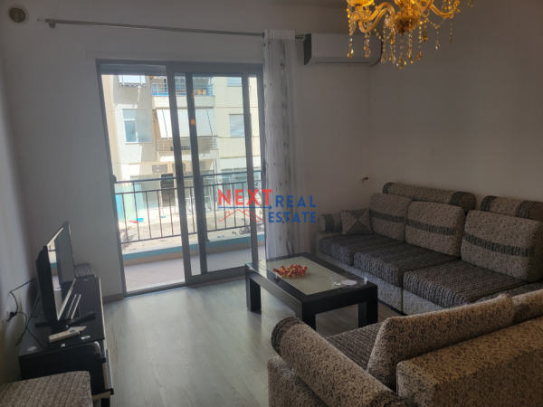 Vlore, jepet me qera apartament 2+1+Ballkon , 400 € 