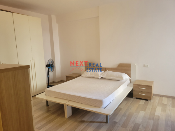 Vlore, jepet me qera apartament 2+1+Ballkon , 400 € 