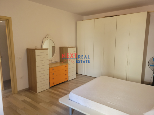 Vlore, jepet me qera apartament 2+1+Ballkon , 400 € 