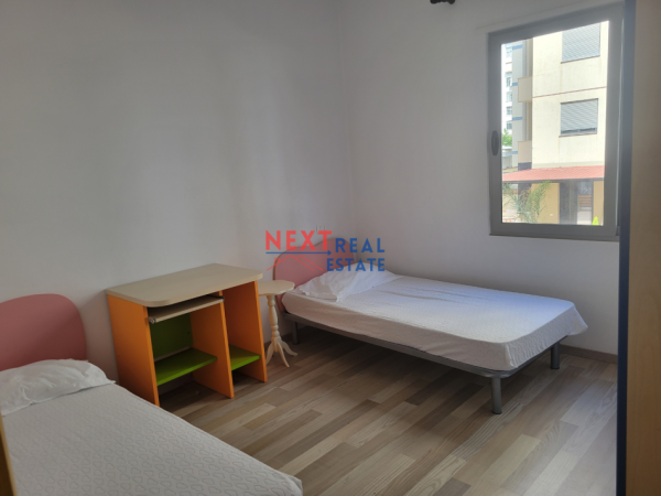 Vlore, jepet me qera apartament 2+1+Ballkon , 400 € 