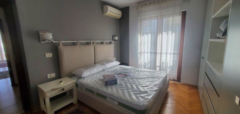 Tirane, jepet me qera apartament 1+1+Ballkon Kati 6, 65 m² 650 € (MYSLYM SHYRI)