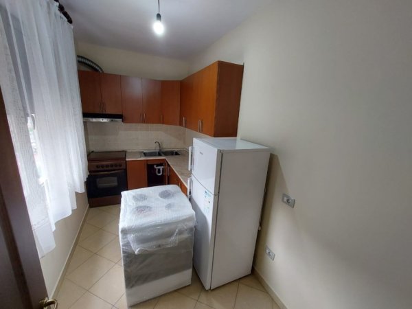 Tirane, jepet me qera apartament 1+1+Ballkon Kati 7, 75 m² 450 € (Zogu Zi Tirane)