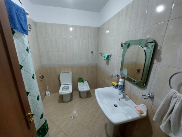 Tirane, jepet me qera apartament 1+1+Ballkon Kati 7, 75 m² 450 € (Zogu Zi Tirane)