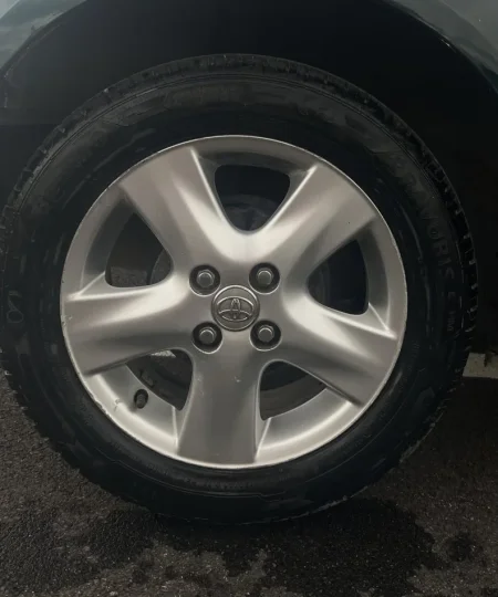 Durres, shitet makine toyota yaris 1.4 Nafte, jeshile manuale Klima 190.000 km 3.900 €