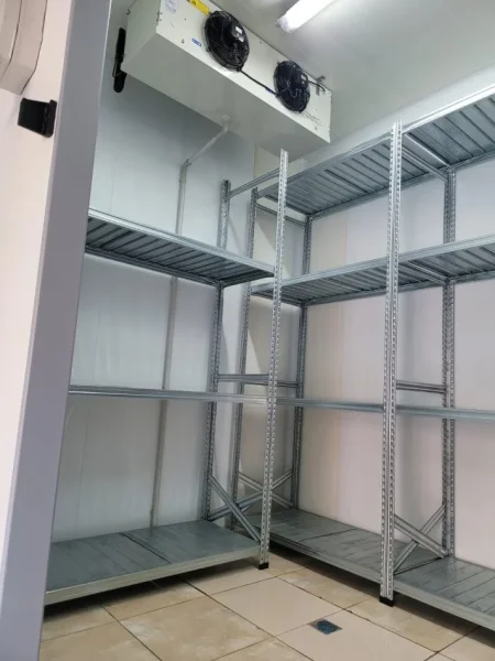 Tirane, jepet me qera dyqan Kati 0, 25 m² 350 € (Azili)